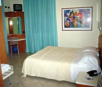 Hotel2000 Милан Отель