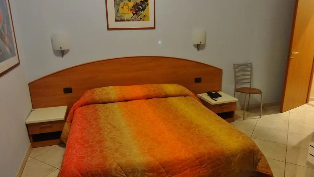 Hotel2000 Милан Отель